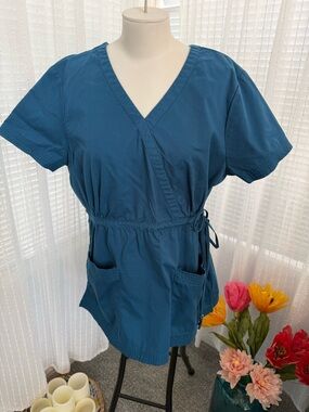SCRUB SET koi Teal Wrap-Style Women's Scrub Top and Matching Pants Set Size L